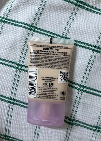 Beden Nyx Blur Fondöten 02 Fair Beige