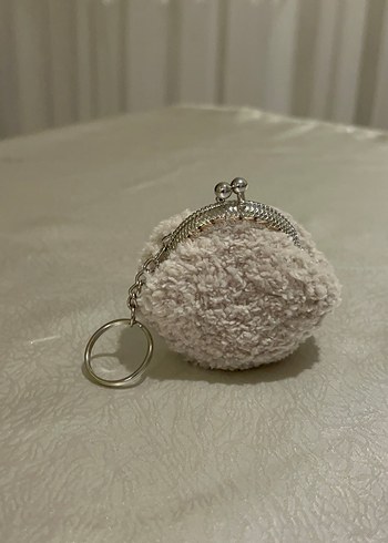 Beyaz Kabartmalı Kadın Anahtarlık - Görsel 2