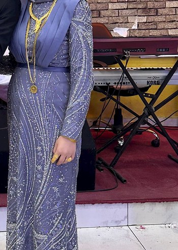 Kadın taşlı abiye
