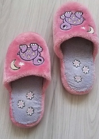 Nakışlı Pembe Kadın Peluş Terlik