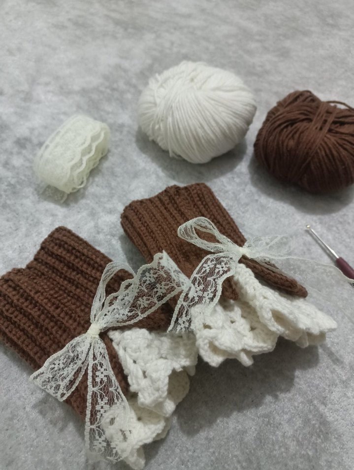 Dantel Detaylı Kahverengi Örgü Eldiven - Görsel 4