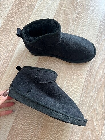 Ultra mini ugg