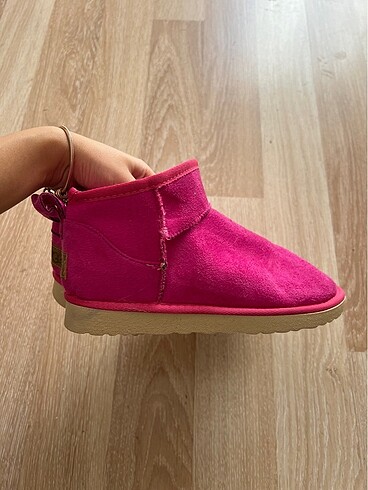 Ultra mini ugg