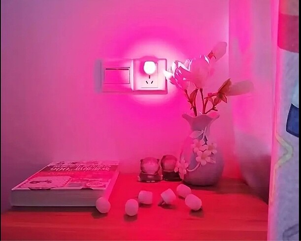 Prize takılabilen pembe aydınlatıcı