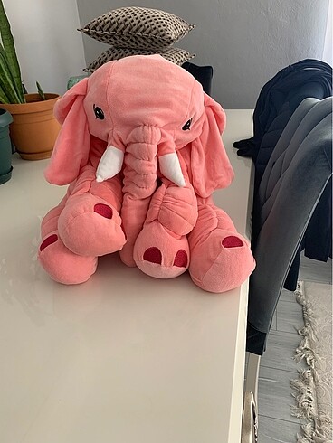 Pembe peluş fil