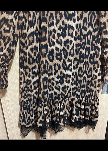 Kürk Detaylı Leopar Desenli Mini Elbise