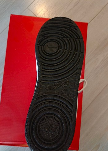40 Beden beyaz Renk Nike ayakkabı ithal 40 numara sıfır