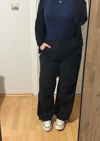 Siyah rahat paraşüt kumaş pantolon