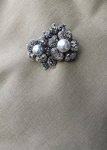 İnci Detaylı Gri Çiçekli Vintage Broş - Görsel 2