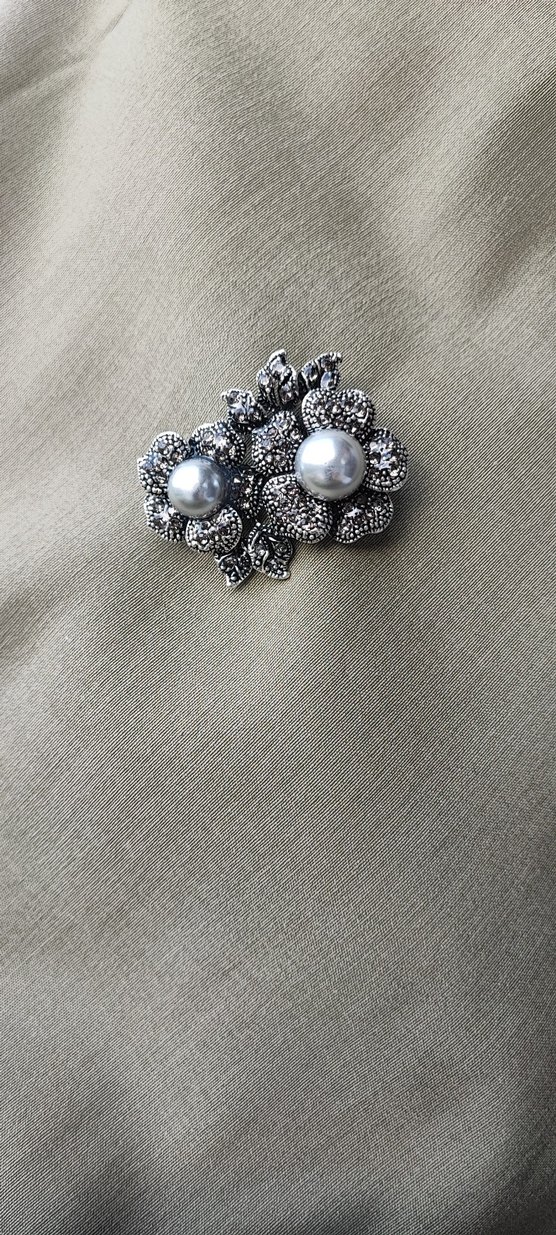 İnci Detaylı Gri Çiçekli Vintage Broş - Görsel 2