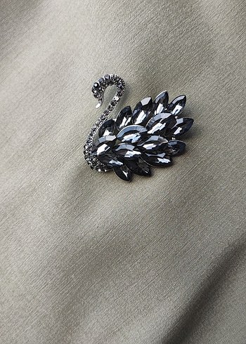 Gri Payetli Kuğu Broş - Görsel 3