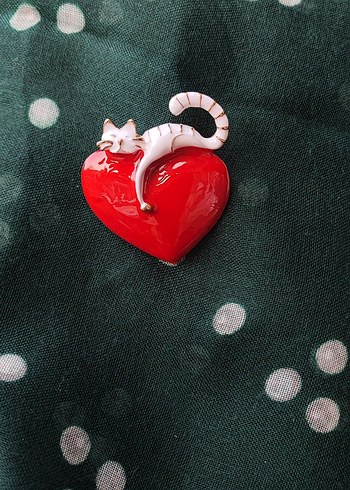 Kırmızı Parlak Kalp ve Kedi Broş - Görsel 4