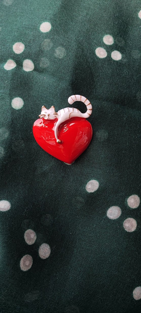 Kırmızı Parlak Kalp ve Kedi Broş - Görsel 4