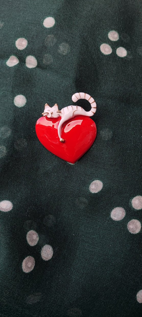 Kırmızı Parlak Kalp ve Kedi Broş - Görsel 2