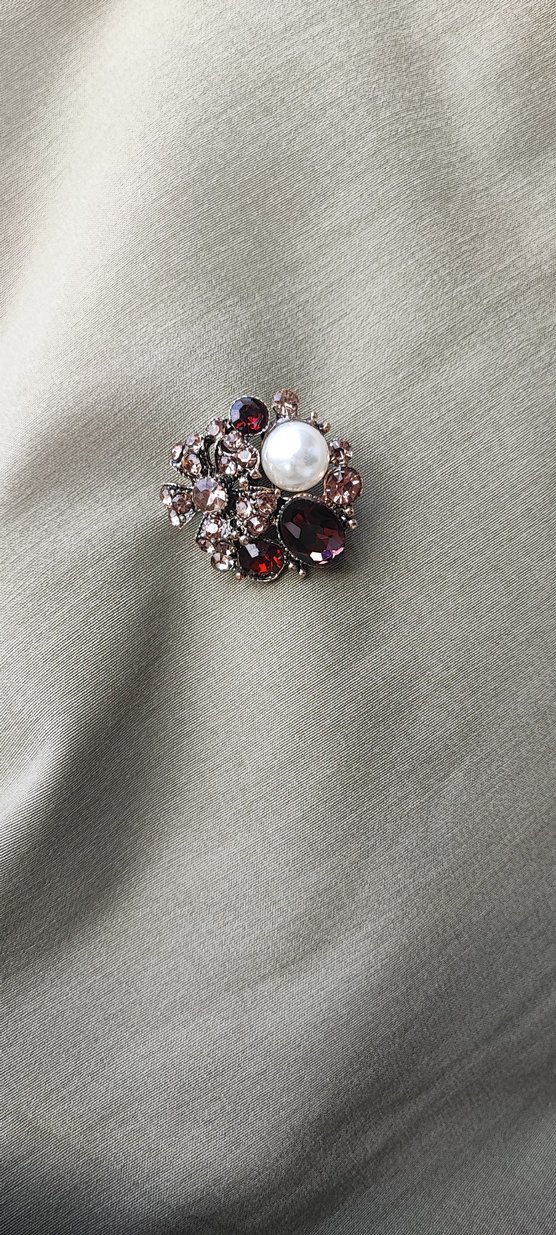 Bordo Pullu Kadın broş - Görsel 2