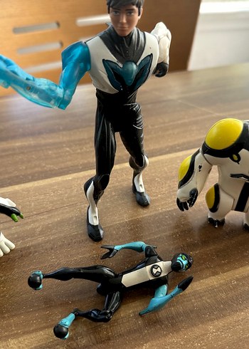 Ben10 çizgi film figürleri