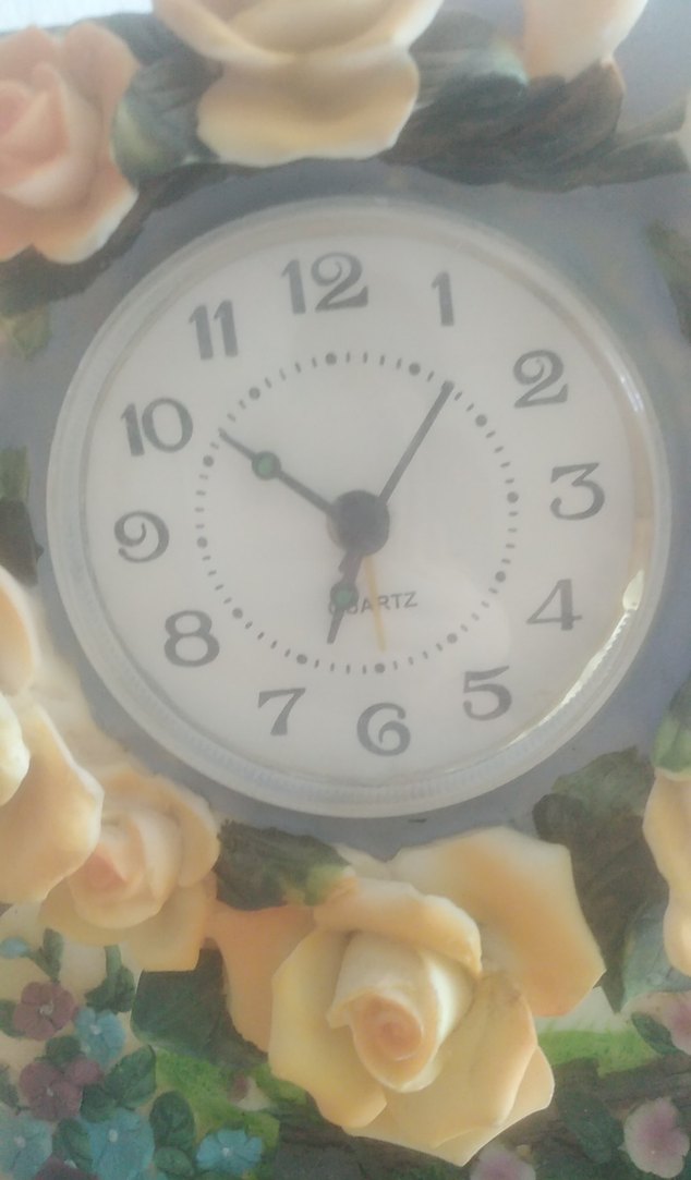 Beyaz ve Pastel Renkli Masa Saati - Görsel 5