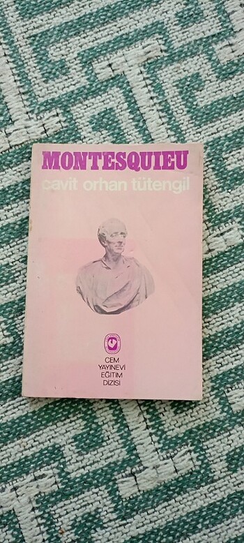 Cavit Orhan Tütengil, Montesquieu