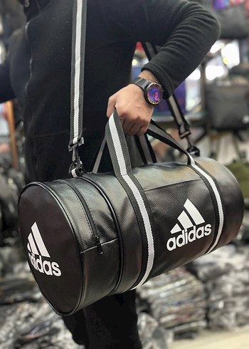 Siyah Adidas Spor Çantası, Kemerli, Baskılı