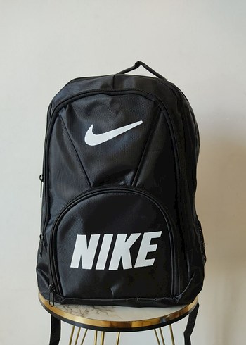 Nike Siyah Fermuarlı Sırt Çantası