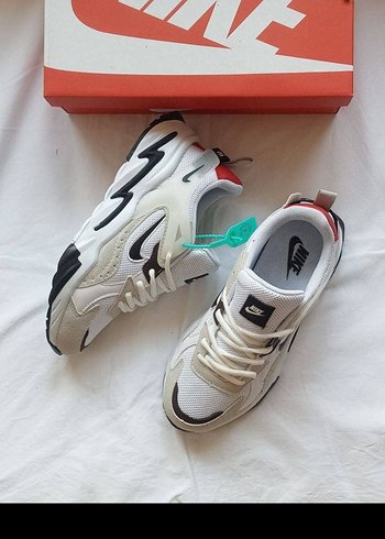 Nike Nike Beyaz Renkli Bağcıklı Kadın Spor Ayakkabı