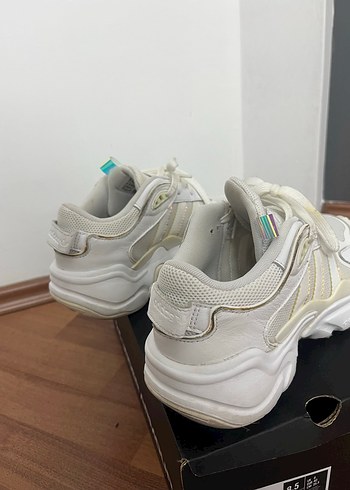 39 Beden beyaz Renk Adidas Magmur Runner FV1158 orjinal kadın spor