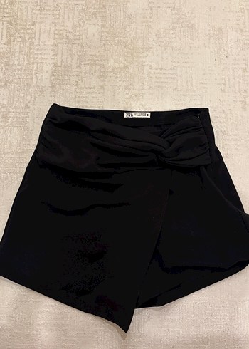 Zara Büzgü Detaylı Şort Etek
