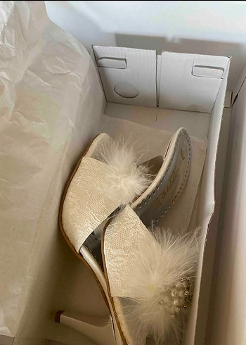 Beyaz Tüylü Stiletto Topuklu Kadın Terlik - 0 Ürün - Görsel 3