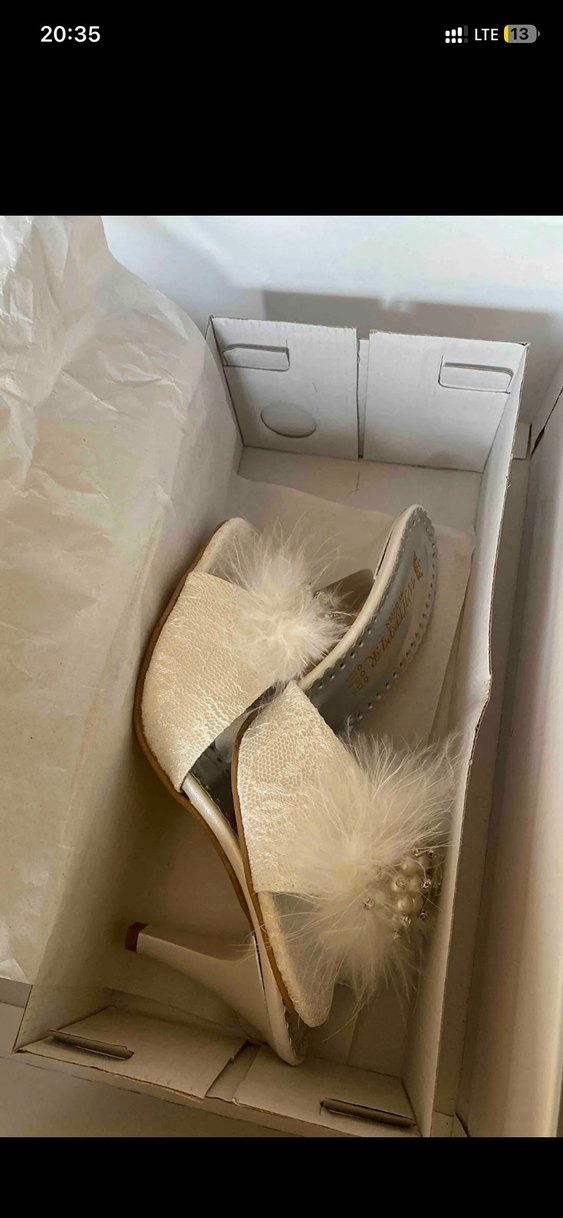 Beyaz Tüylü Stiletto Topuklu Kadın Terlik - 0 Ürün - Görsel 3