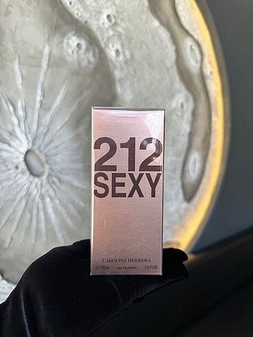 Carolina Herrera 212 Sexy Kadın Parfümü 100ml Edp