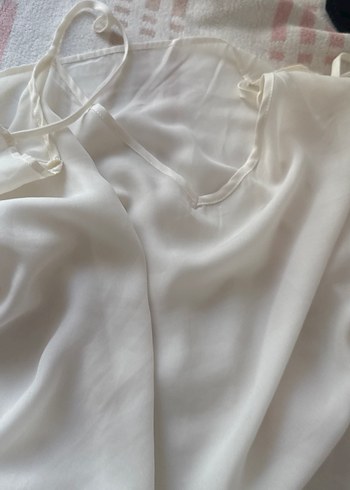 Beyaz İpek Dokulu Askılı Bluz - Görsel 2