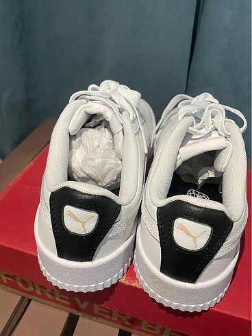 38 Beden beyaz Renk Puma Carina spor ayakkabı