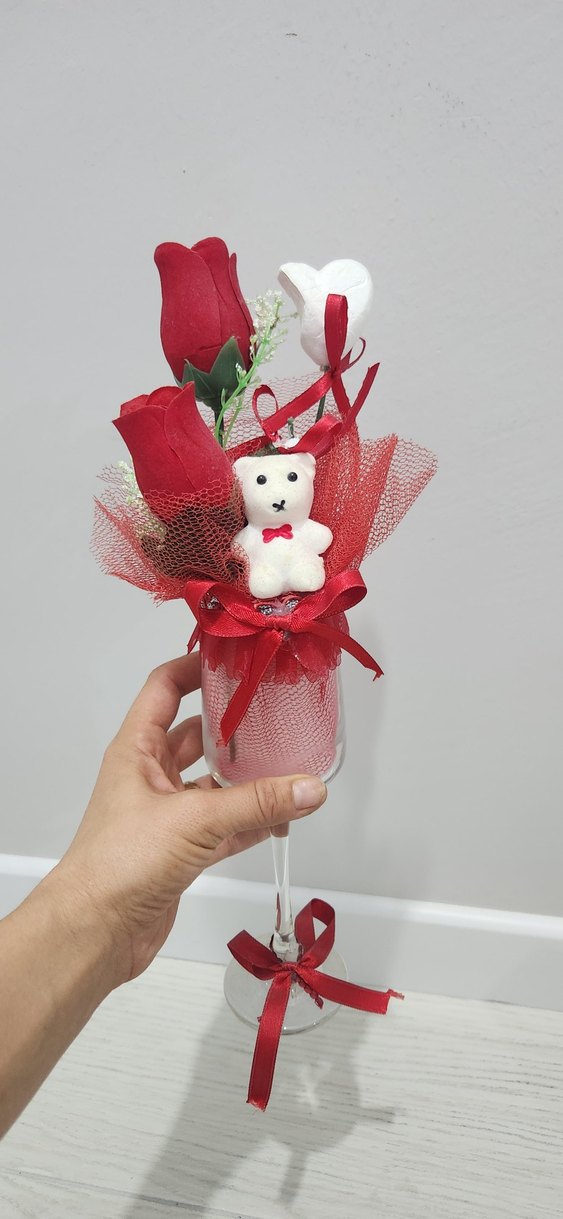 Kırmızı Peluş Ayıcık ve Gül Aranjmanı - Görsel 2