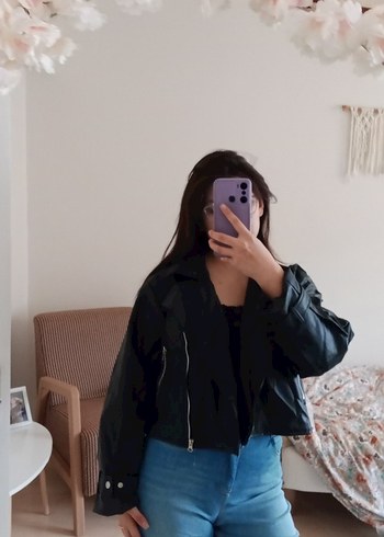 Siyah Yüksek Yakalı Kadın Deri Ceket - Görsel 3