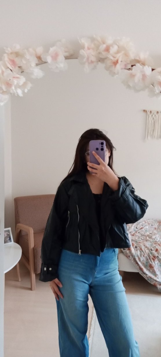 Siyah Yüksek Yakalı Kadın Deri Ceket - Görsel 3