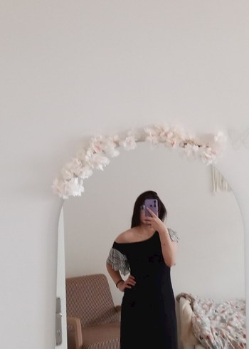 V Yaka Siyah Kadın Günlük Elbise - Görsel 3