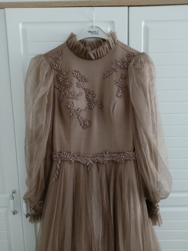 Uzun Kollu Bej Vintage Abiye Elbise - Görsel 3