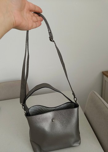 Gri Deri Yılan Desenli Zincir Detaylı Kadın Çanta - Görsel 7