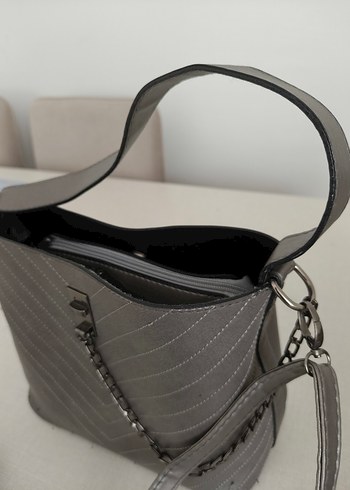 Gri Deri Yılan Desenli Zincir Detaylı Kadın Çanta - Görsel 3
