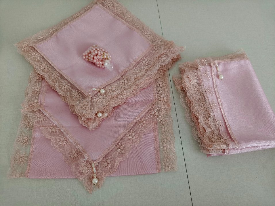 Pembe İşlemeli masa örtüsü - Görsel 2