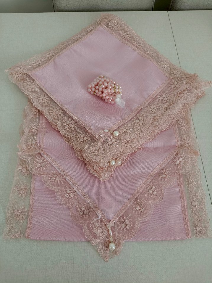 Pembe İşlemeli masa örtüsü - Görsel 4