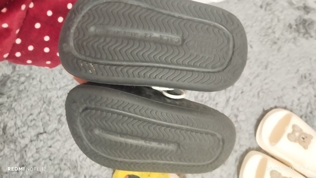 Kız Çocuk Renkli Baskılı Kaydırmaz Terlik - Görsel 2