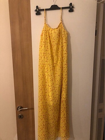 LC Waikiki Uzun tül astarlı elbise