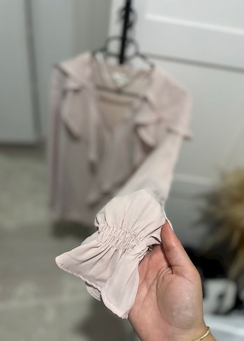 Pudra Fırfırlı V Yakalı Keten Bluz - Görsel 3