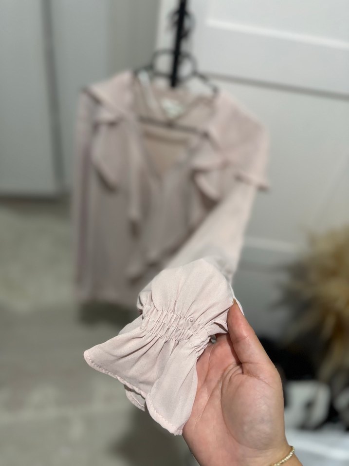 Pudra Fırfırlı V Yakalı Keten Bluz - Görsel 3