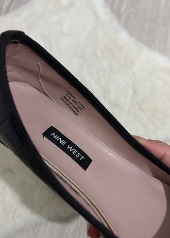Nine West Siyah Yılan Desenli Kadın Ayakkabı - Görsel 2