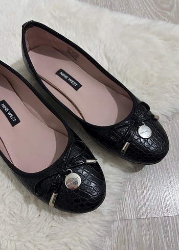 Nine West Siyah Yılan Desenli Kadın Ayakkabı - Görsel 5