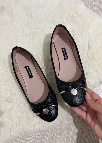 Nine West Siyah Yılan Desenli Kadın Ayakkabı - Görsel 4