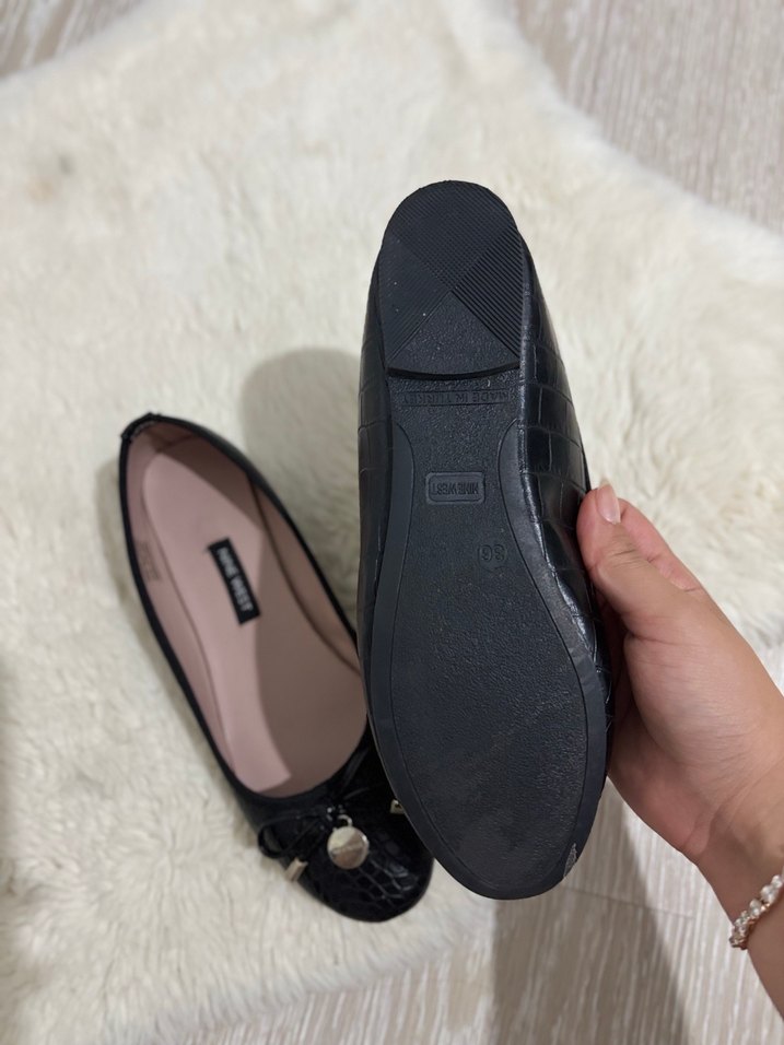 Nine West Siyah Yılan Desenli Kadın Ayakkabı - Görsel 3