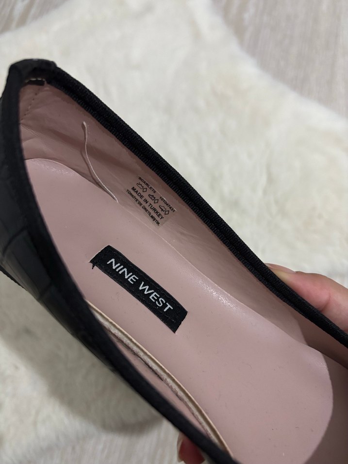 Nine West Siyah Yılan Desenli Kadın Ayakkabı - Görsel 2